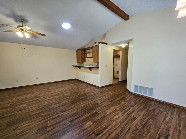 Building Photo - 2116 Westmore Dr