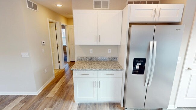 Building Photo - 513 St George St