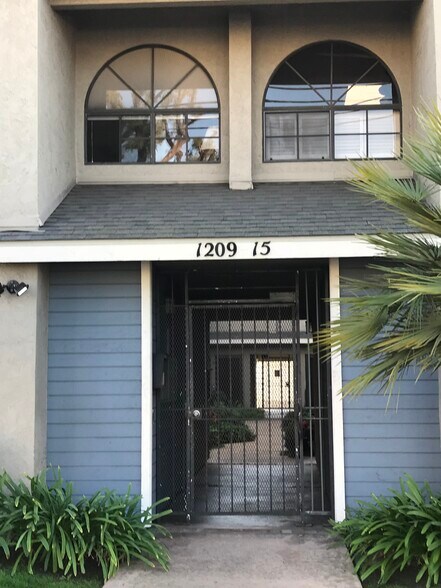 Entrance to building - 1209 Robinson Ave