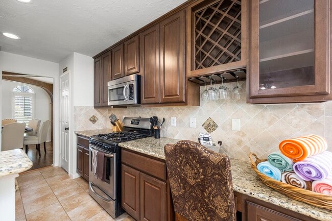 Building Photo - 6622 Barronton Dr