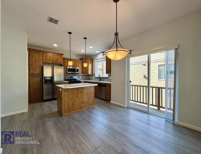 Building Photo - Charming 3BR/2.5BA Beaverton Home in Prime Location