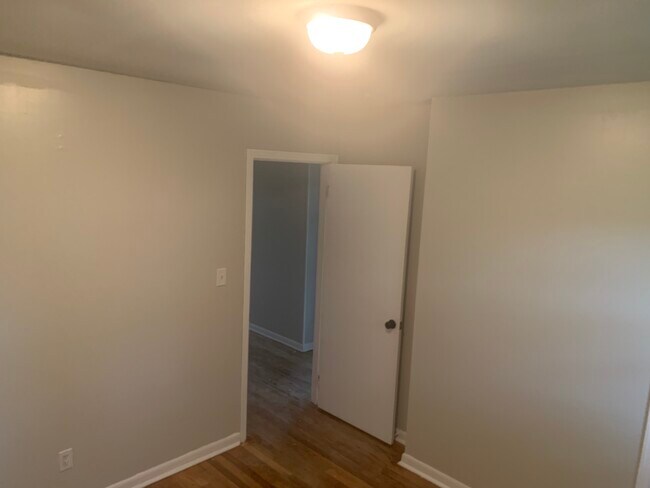 Building Photo - 908 Beale St