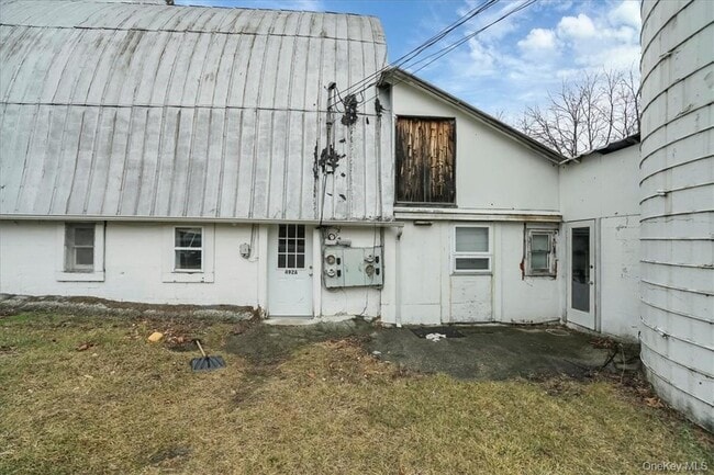 Building Photo - 492 Black Meadow Rd