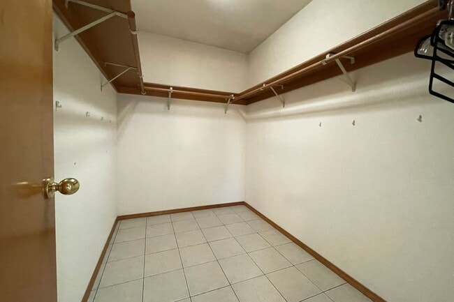 Building Photo - Gorgeous Beaverton home available with att...