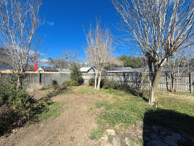 Building Photo - 1214 Hawthorne Cir