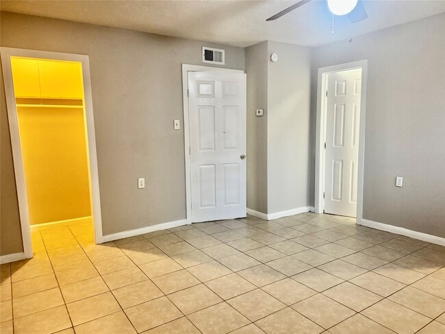 Building Photo - 9413 Grannis St