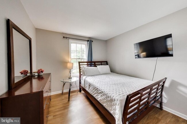 Building Photo - 10075 Maple Leaf Dr