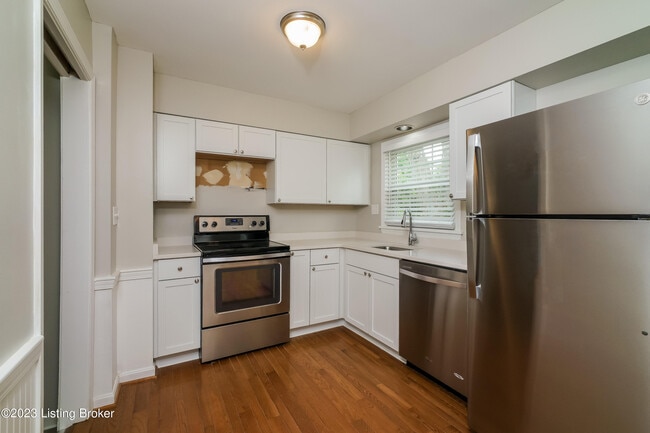 Building Photo - 3208 Cabinwood Dr