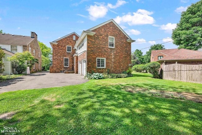 Building Photo - 276 Lewiston Rd