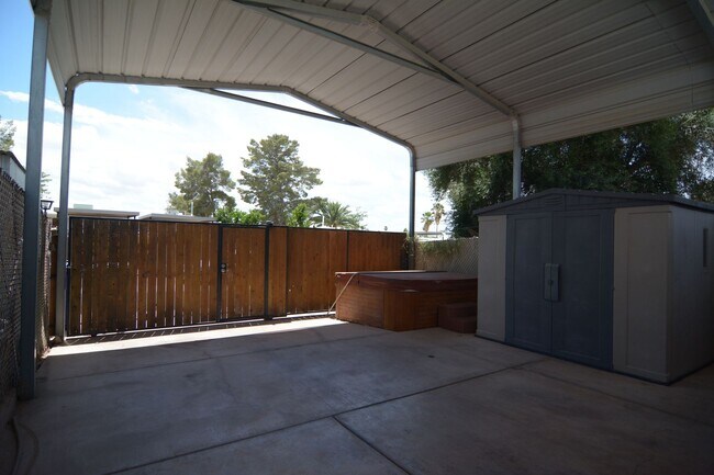 Building Photo - Well Maintained 2 Bedroom 1 Bath Townhouse! East Tucson Location!