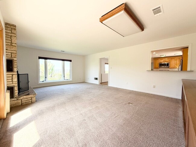 Building Photo - Country Charmer w/ Views Galore!