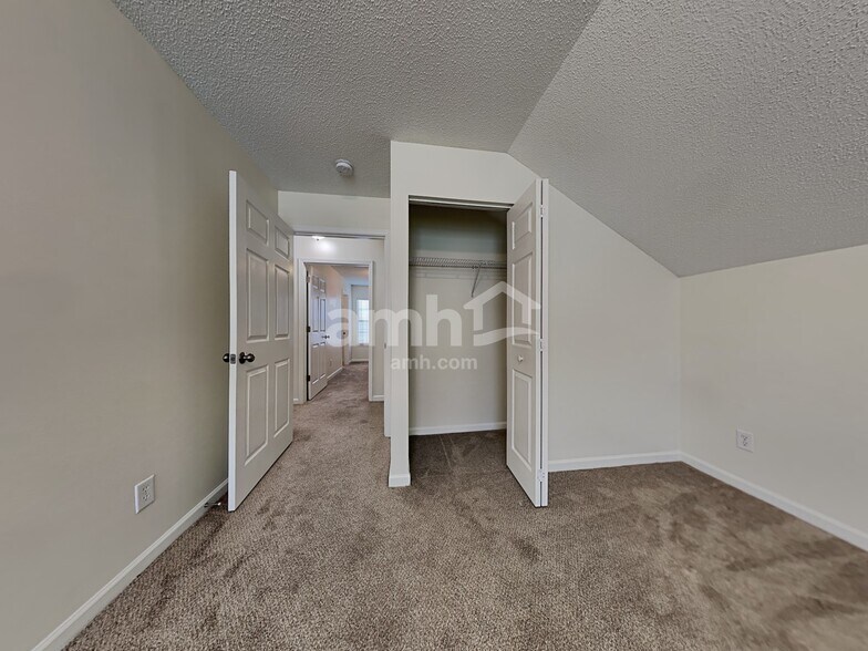 Building Photo - 119 Macallan Ct