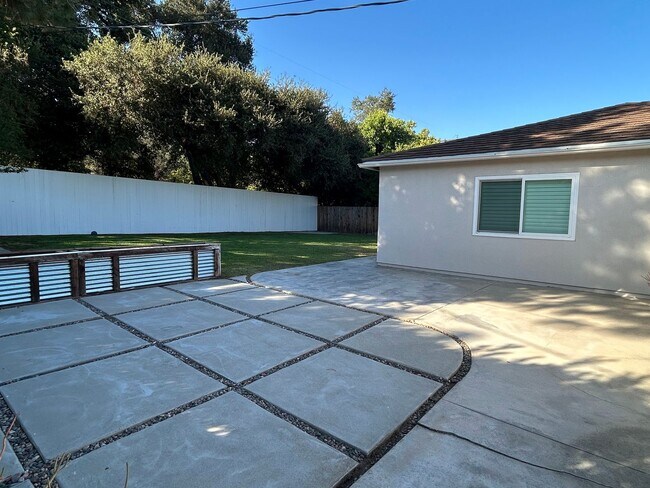 Building Photo - One level Single Family Residence walking to Arcadia Hugo Reid Elementary School