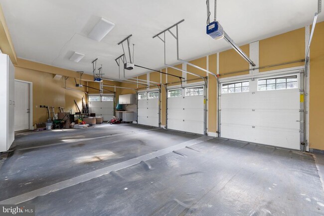 Building Photo - 10447 New Ascot Dr
