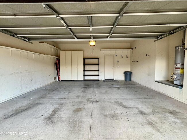 Building Photo - 13743 N High Mountain View Pl