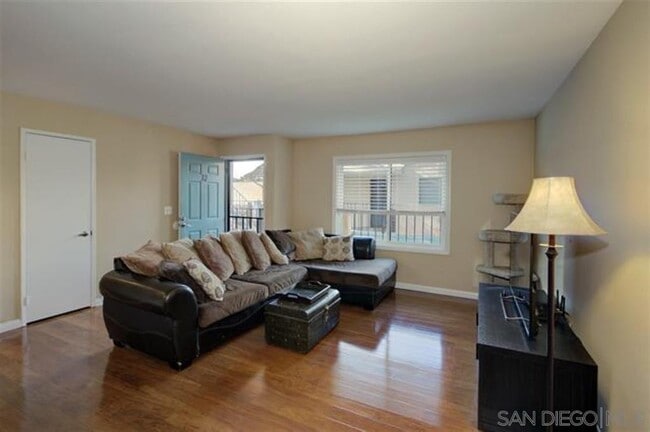 Building Photo - 552 Canyon Dr