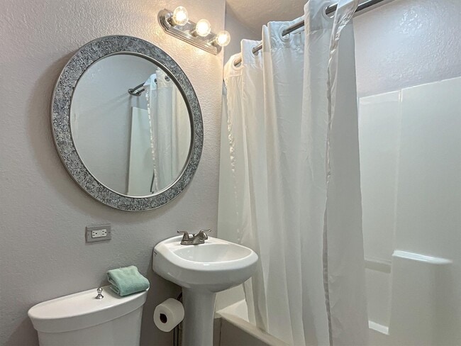 Building Photo - 5219 Avenue Q