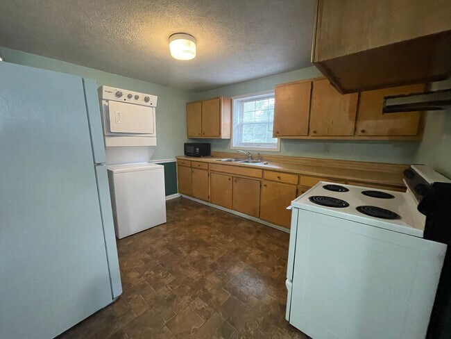 Building Photo - 162 Tibbetts St