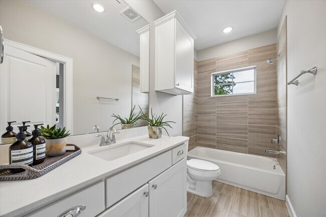 Building Photo - 5218 Amber Sunrise Dr