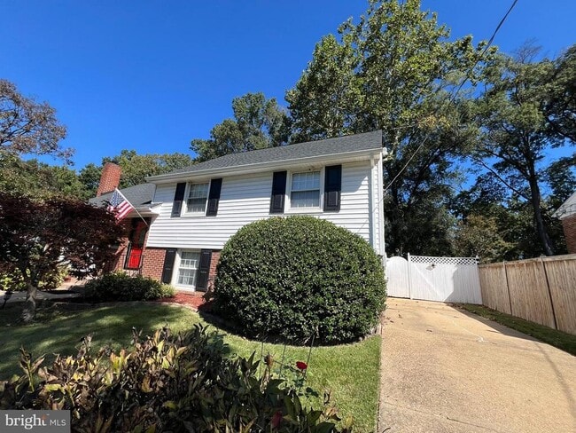Building Photo - 8407 W Boulevard Dr