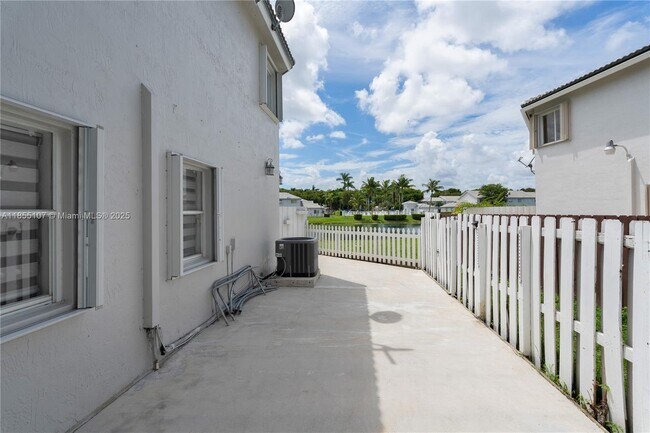 Building Photo - 14308 SW 120th Ct