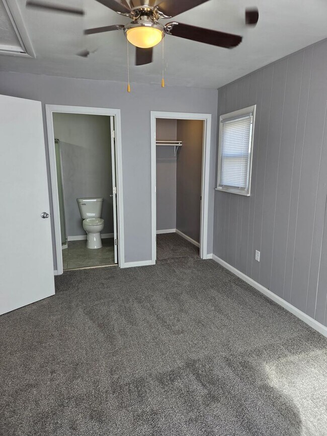 Building Photo - 715 N Kokomo Ave