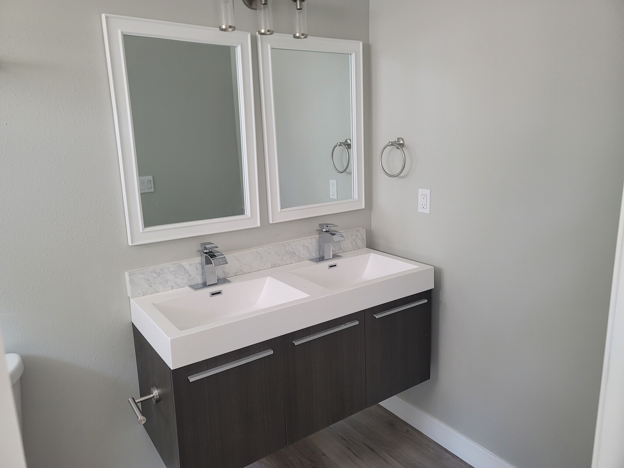 Building Photo - 5544 Tampa Ave