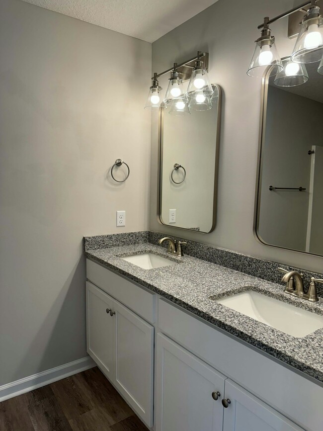 Building Photo - 237 Crown Cir