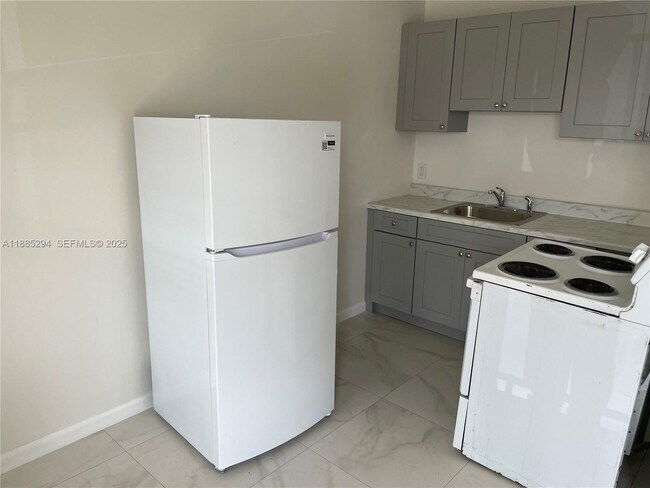 Building Photo - 801 N H St