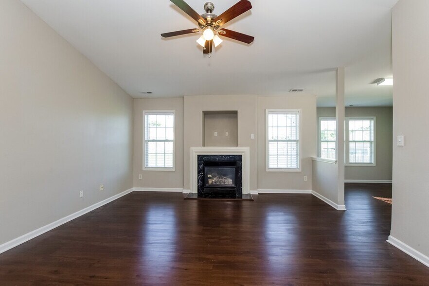 Building Photo - 13115 Ambrosia St