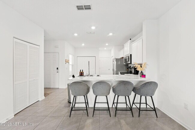 Building Photo - 9049 Gifford Dr