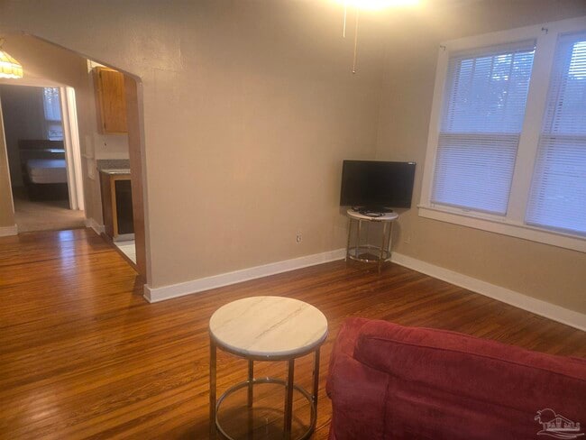 Building Photo - 515 N Barcelona St