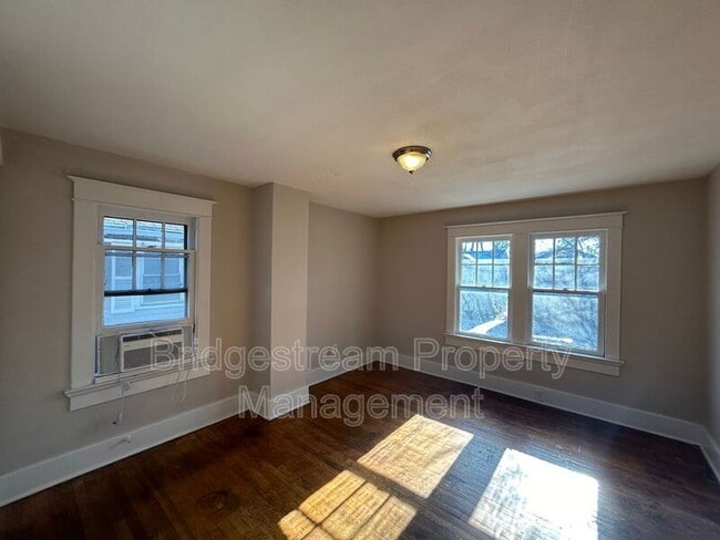 Building Photo - 517 Kenilworth Ave