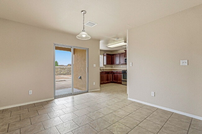 Building Photo - 2-story 3 bed 2.5 bath with loft home in Northeast El Paso