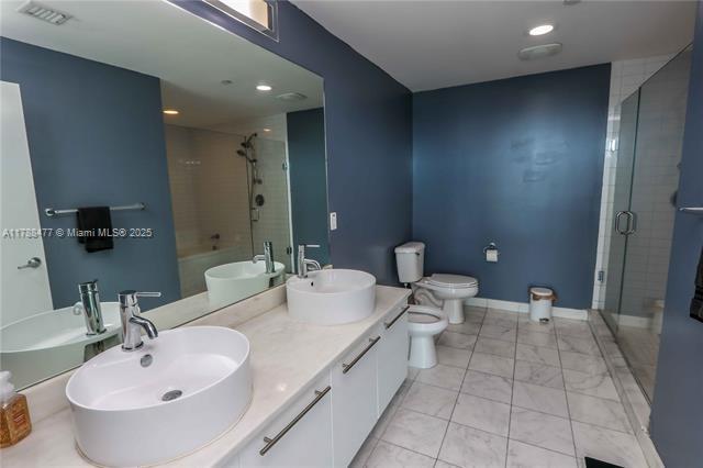 Building Photo - 888 Biscayne Blvd