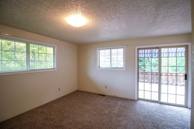 Building Photo - Pet friendly Jacksonville Home!!!