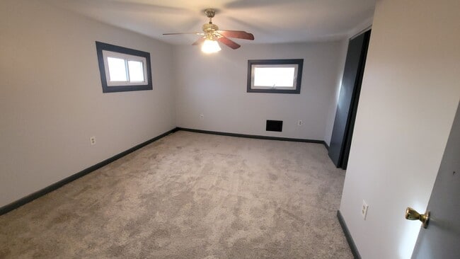 Building Photo - 217 Thompson St