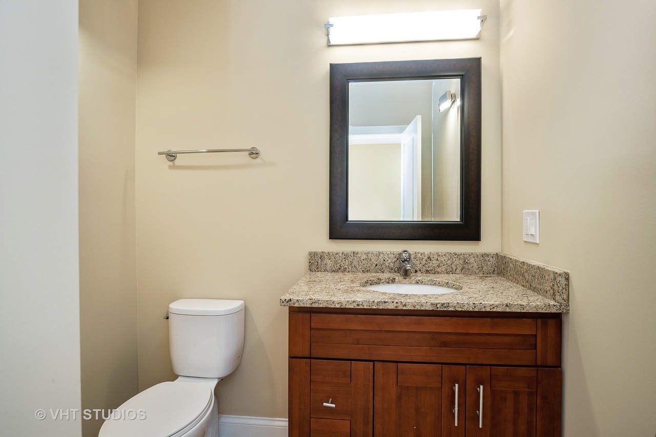 half bath - 2634 N Wilton Ave