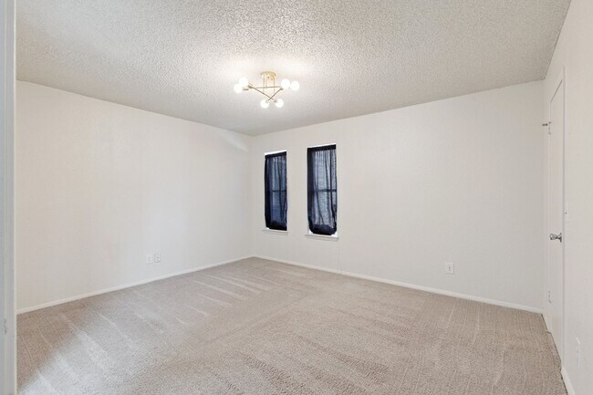 Building Photo - 2400 Sq Ft Condo for Rent Near Shopping