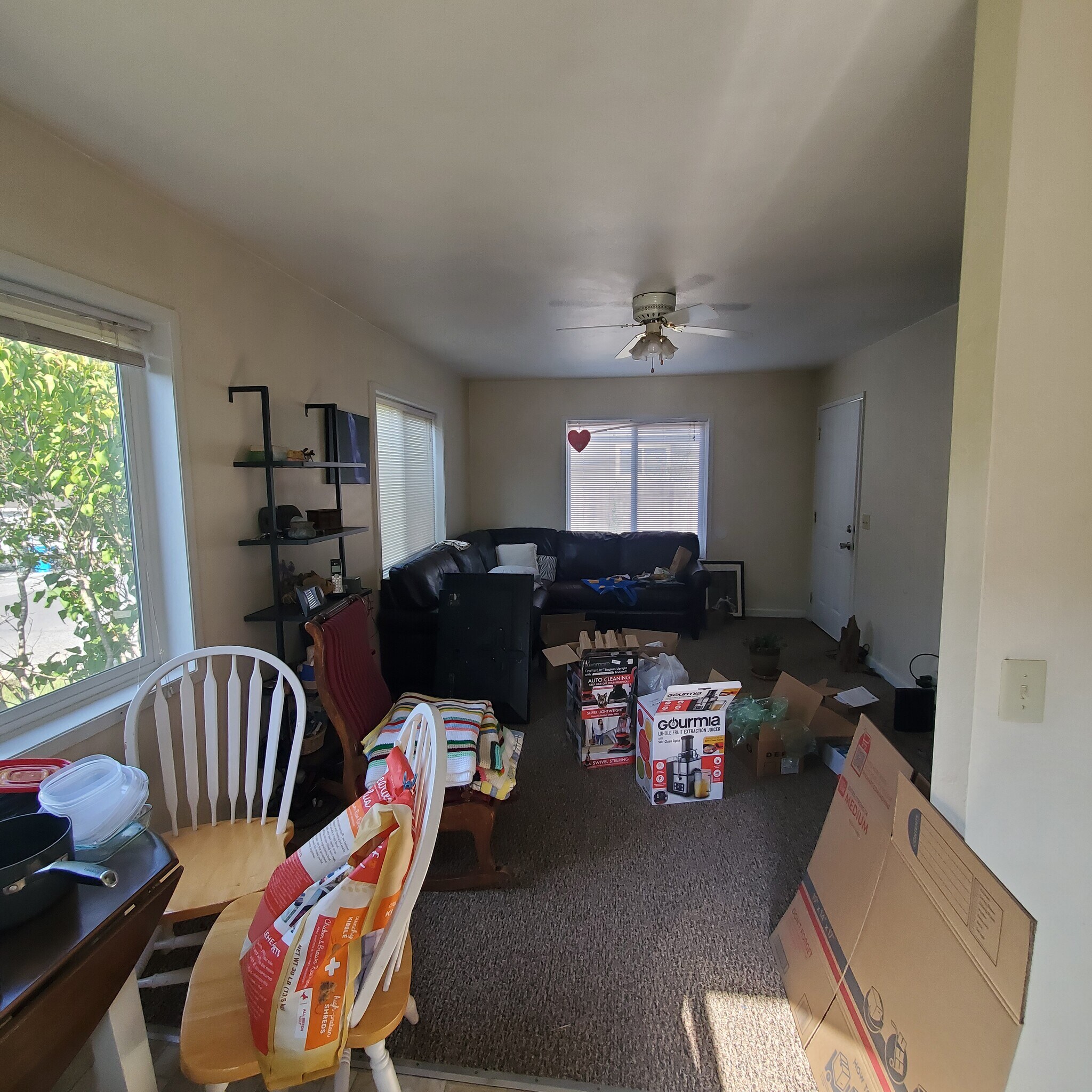 looking to livingroom from kitchen - 187 Ogle Ave