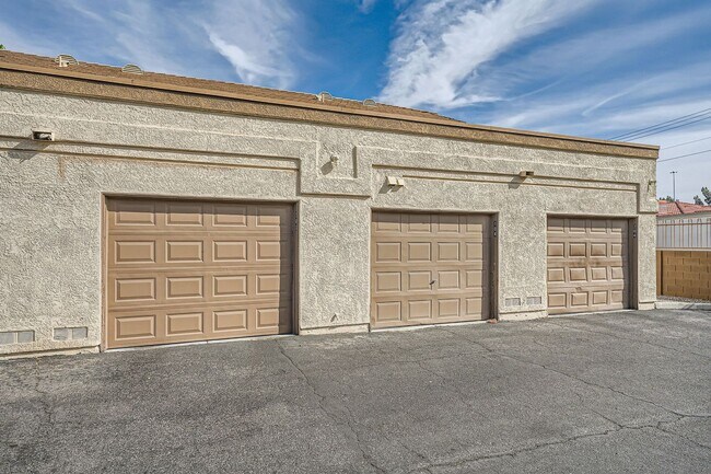 Building Photo - Fully Furnished 2 Bed/2 Bath Condo in Northwest Las Vegas!