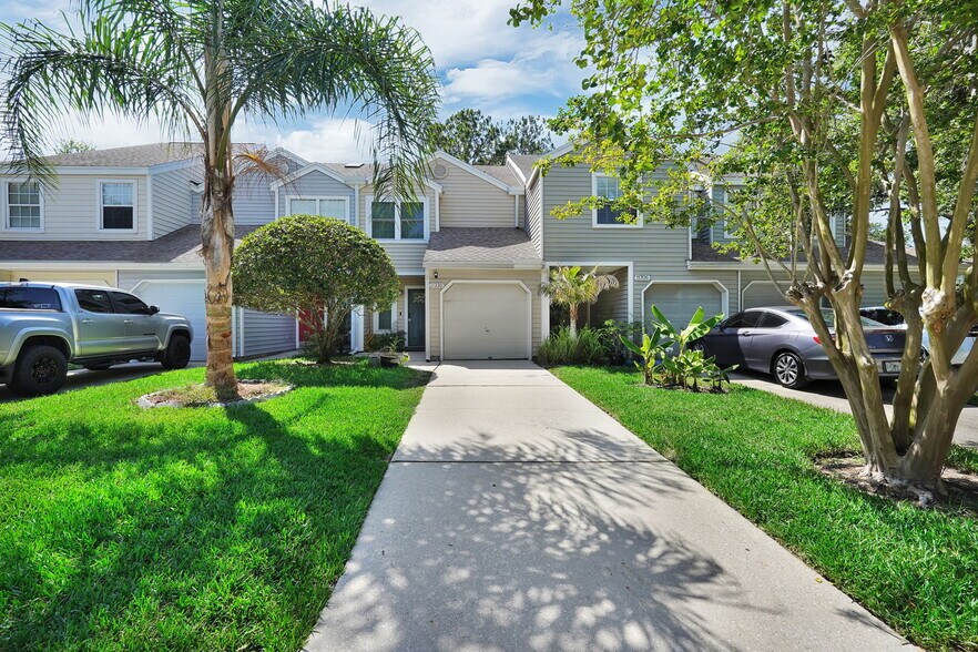 Primary Photo - 11330 Lake Mandarin Cir E