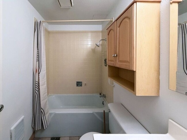 Building Photo - 1313 Lincoln St