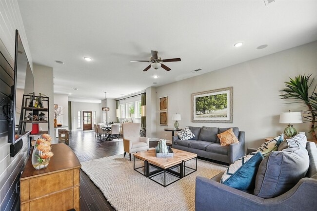 Building Photo - 1605 Cedar Crest Dr