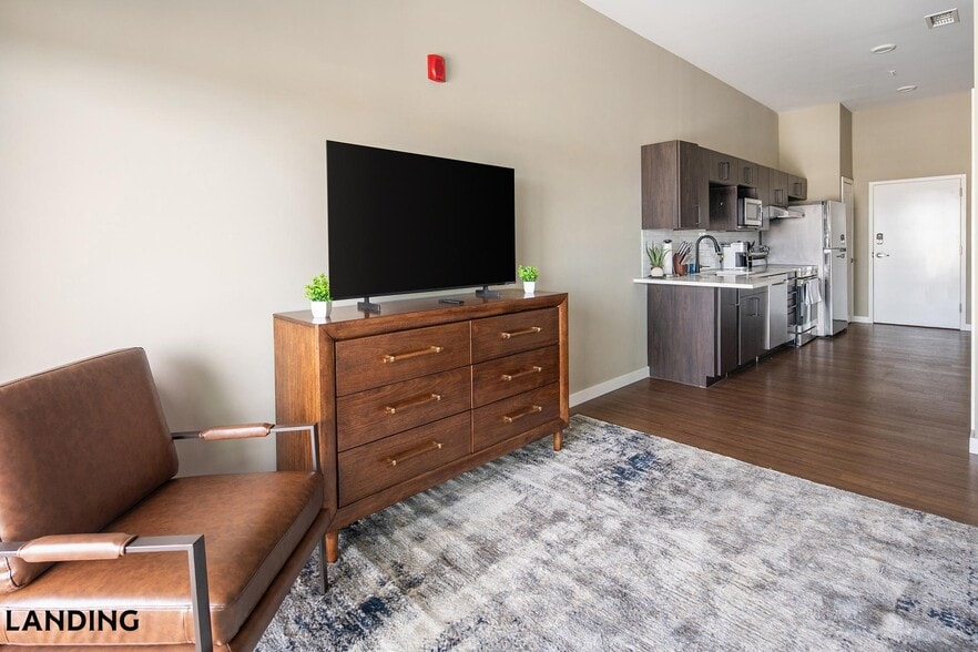 Building Photo - 1364 E Battlefield Rd