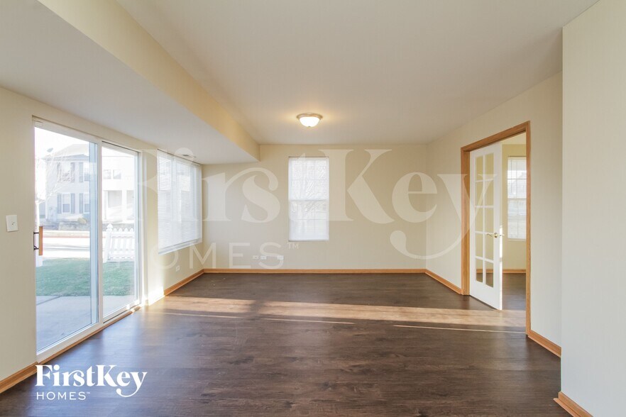 Building Photo - 1033 Four Seasons Blvd