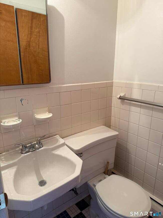 Building Photo - 4 Elmwood St