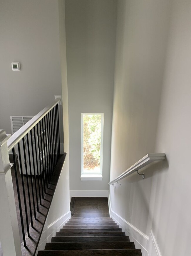 Building Photo - BEAUTIFUL TOWNHOMES IN MIDTOWN