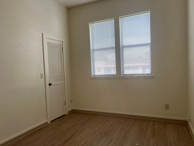 Building Photo - 588 Meriwether