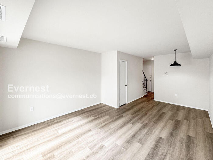Building Photo - 115 Newcastle Dr